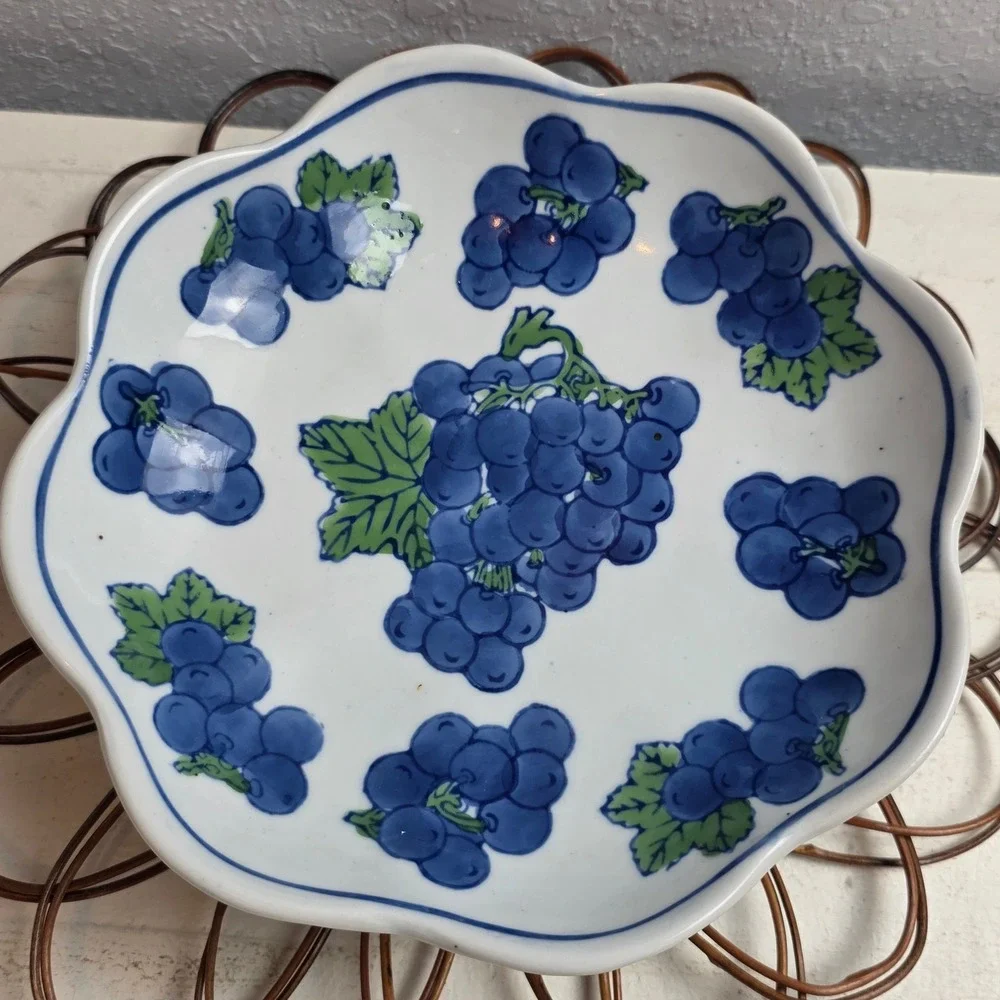 Vintage‎ Hand Painted Ceramic Grape Pedestal Bowl Scalloped Blue White Dish 7.5